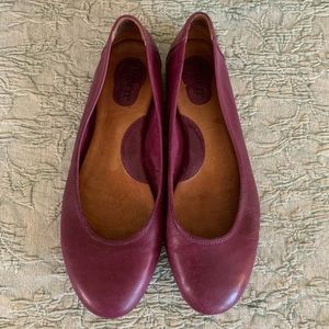 Born fall leather cranberry red flats women’s size 11